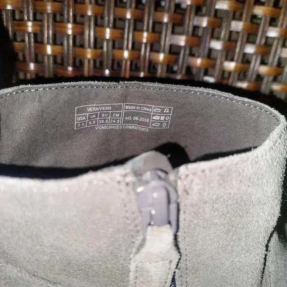 Vionic Vera Greige Brown Suede Side Zip Booties Ankle Boots Sz 7.5 - Picture 7 of 7